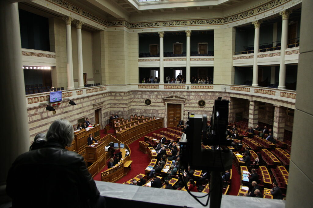 Το βράδυ ψηφίζονται τα προαπαιτούμενα – «Φωνές» για τις κατεπείγουσες διαδικασίες (Live) - Media