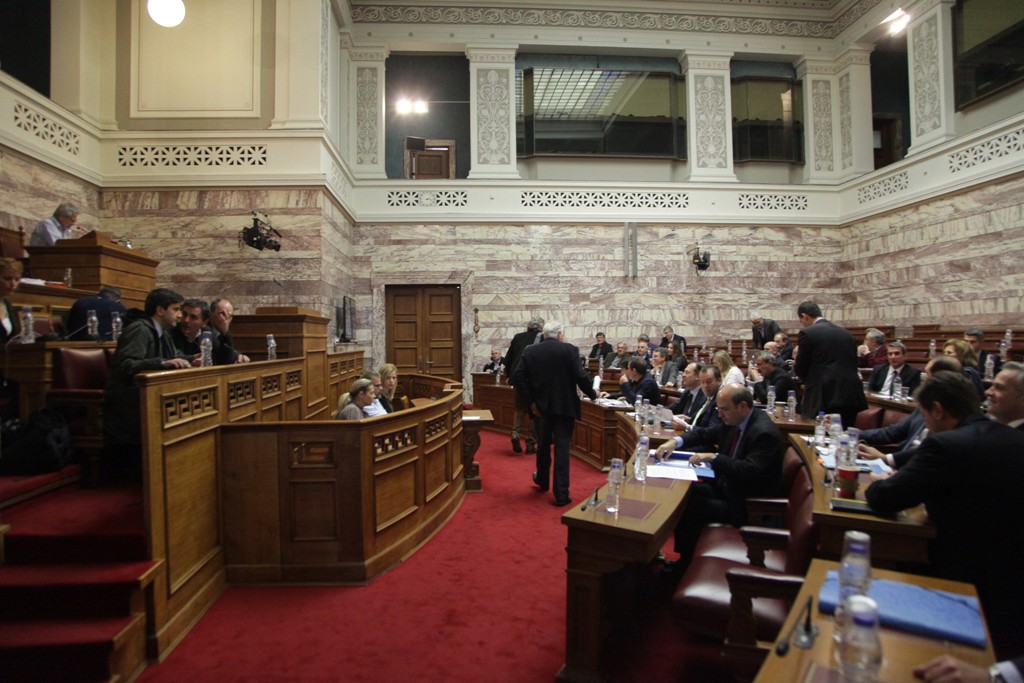 «Άναψαν τα αίματα» στη Βουλή για τα «κατεπείγοντα» προαπαιτούμενα - Media