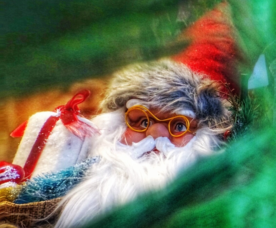 Τατζικιστάν: Απαγορεύονται τα χριστουγεννιάτικα δέντρα, τα δώρα και ο ...Άγιος Βασίλης - Media