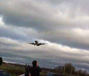 Δραματική αποτυχημένη προσπάθεια προσγείωσης αεροπλάνου εξαιτίας ισχυρών ανέμων (Video) - Media