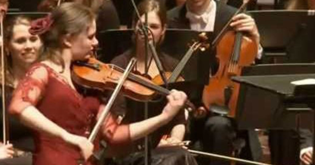Ολλανδή βιολονίστρια ερμηνεύει Τσιτσάνη σε συναυλία κλασικής μουσικής! - Media