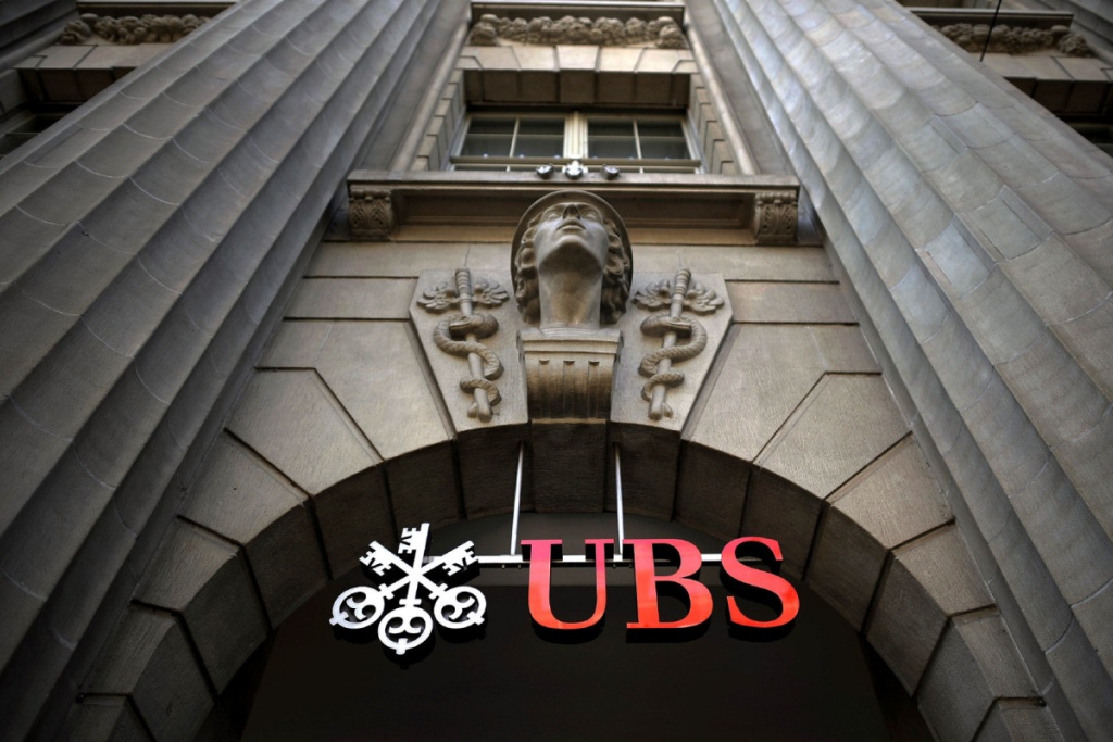 Hθοποιοί, δικηγόροι και γιατροί βρεθήκαν με καταθέσεις μετά την έφοδο στην UBS - Media