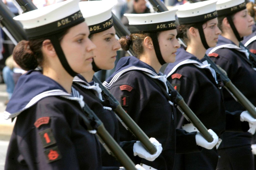 Στελέχη του ΣΥΡΙΖΑ και υπουργοί «αδειάζουν» τον Καμμένο για στράτευση των γυναικών και στρατιωτικά λύκεια - Media