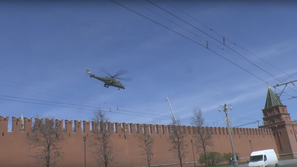 Το μεταφορικό που προτιμά ο Πούτιν - Το άκρως απόρρητο Mi-35MS προσγειώθηκε μέσα στο Kρεμλίνο (Video) - Media