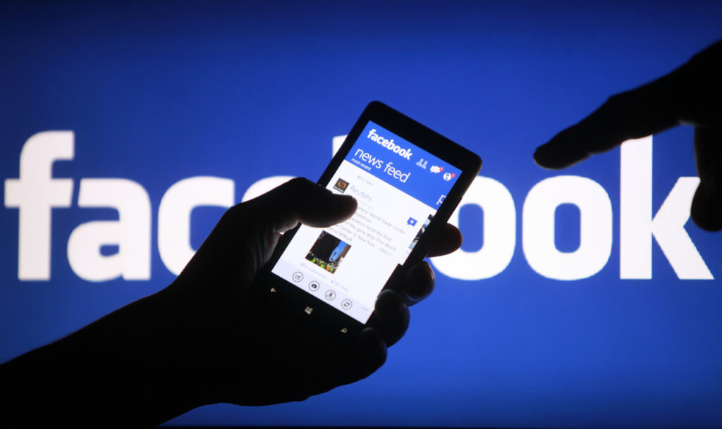 Ποια συμπεριφορά στο Facebook δηλώνει ότι ο χρήστης αισθάνεται μοναξιά - Media