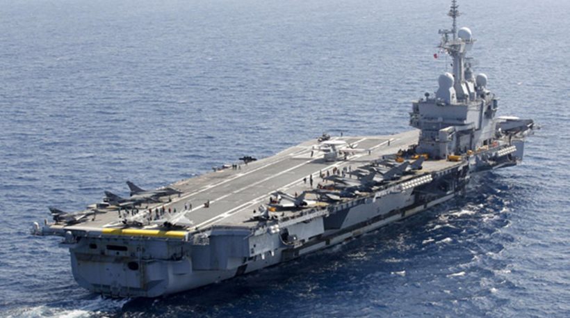 Ο Ολάντ στο αεροπλανοφόρο Σαρλ ντε Γκολ - Media