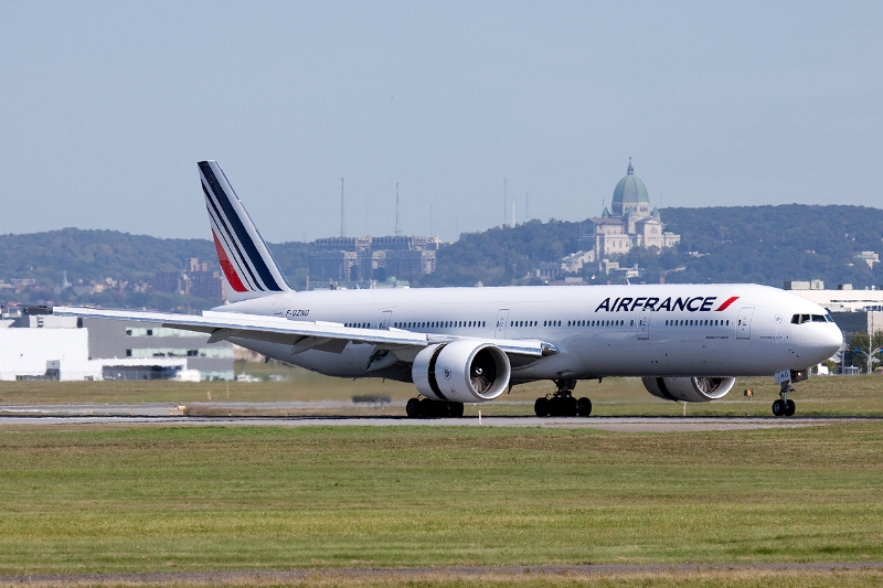 Ζευγάρι υπό κράτηση για τη χθεσινή αναγκαστική προσγείωση της Air France - Media
