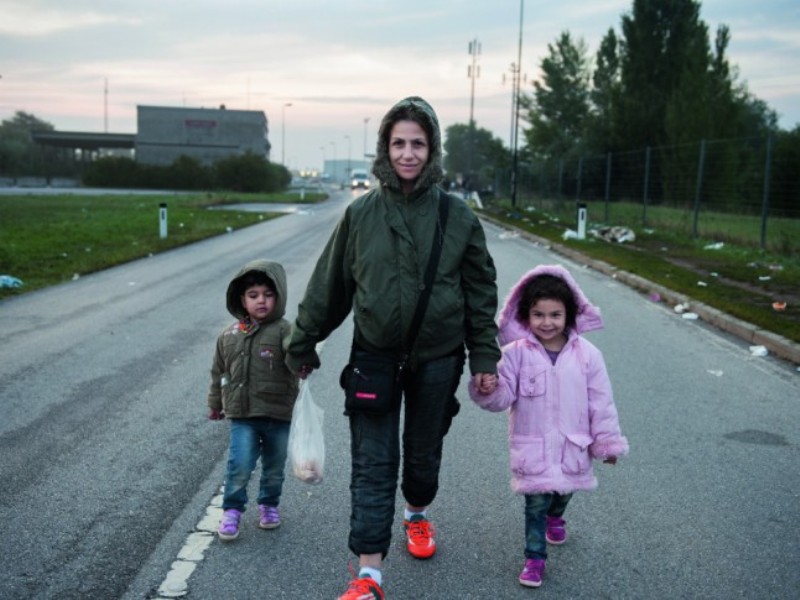 Aπό καριερίστα έγινε πρόσφυγας - Η συγκλονιστική ιστορία της μητέρας που αναγκάστηκε να μεταναστεύσει στην Ευρώπη (Photos) - Media