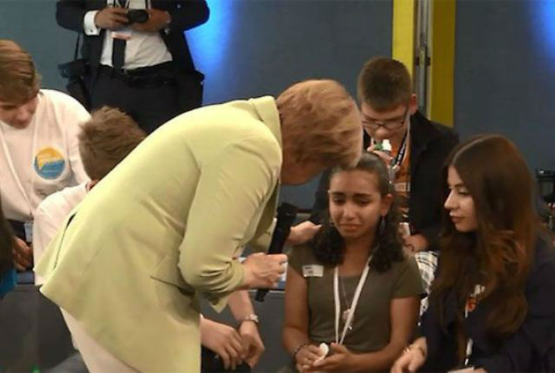 Άδεια παραμονής στη 14χρονη Παλαιστήνια που είχε βάλει τα κλάματα εξαιτίας της Μέρκελ - Media