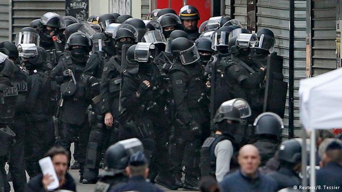 Τέλος οι δημοκρατικές ελευθερίες στη Γαλλία - Στο Σύνταγμα ενσωματώνεται το καθεστώς έκτακτης ανάγκης - Media