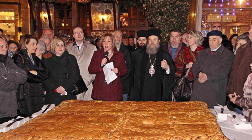 Χριστόψωμο βάρους εκατόν ογδόντα κιλών παρασκευάστηκε στην Αρναία - Media