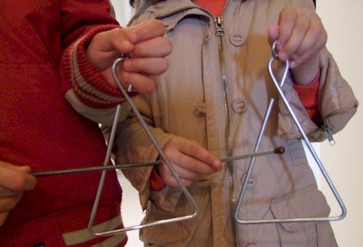 Λήστεψαν παιδιά που έλεγαν τα κάλαντα - Media