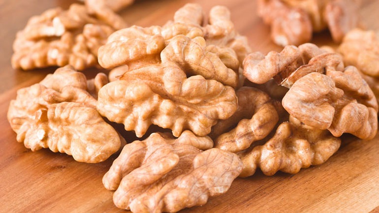 Δεσμεύτηκαν 21 τόνοι καρυδόψιχας στον Πειραιά - Media