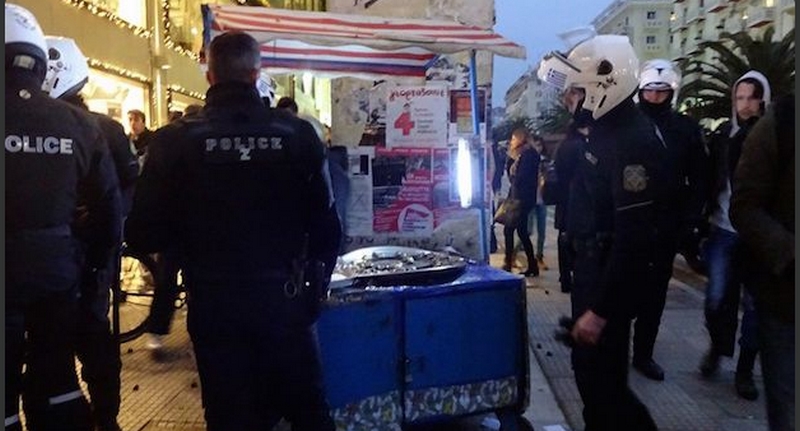 Τι λέει ο περίφημος καστανάς για το επεισόδιο με τους αστυνομικούς (Video) - Media