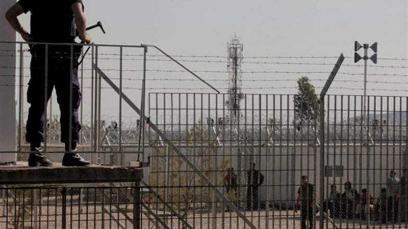 «Στρατόπεδα συγκέντρωσης» μεταναστών- προσφύγων στην Ελλάδα - Media