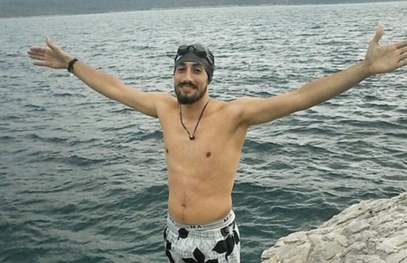 Ο Σύρος που κολύμπησε 7 ώρες από την Τουρκία στην Ελλάδα: Κάθε δευτερόλεπτο της διαδρομής νόμιζα ότι θα πέθαινα (Photos) - Media