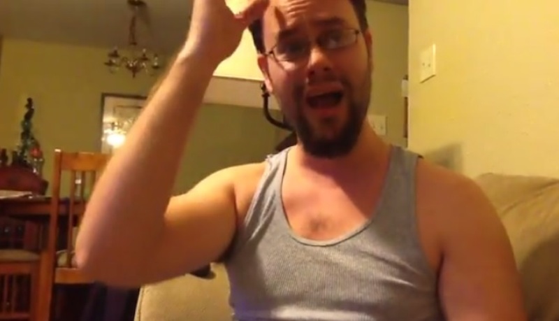 Δείτε τη συγκινητική αντίδραση ενός κωφού άνδρα όταν μαθαίνει ότι θα γίνει πατέρας (Video) - Media