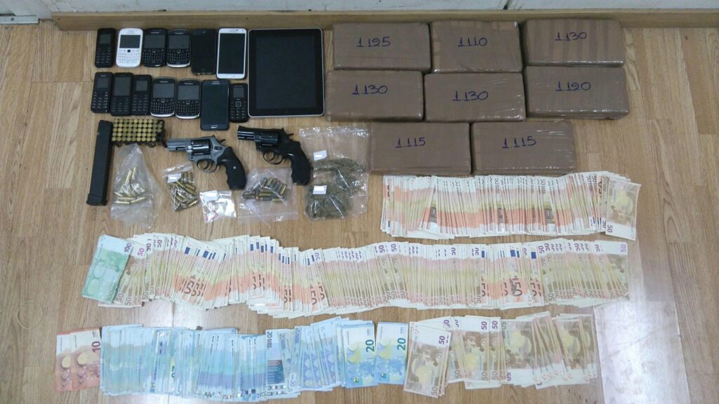 Εξαρθρώθηκε εγκληματική σπείρα ναρκέμπορων - Εισήγαγαν κοκαΐνη και κάνναβη από την Ολλανδία  - Media