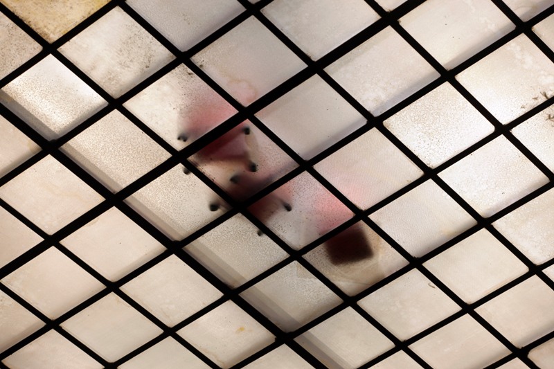 Στον... κουβά η Βουλή όταν βρέχει - Media