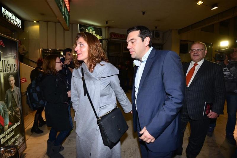 Το μισό υπουργικό συμβούλιο στην πρεμιέρα του Λαζόπουλου (Photos/Video) - Media