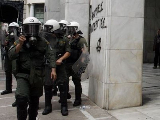 «Αλήτικη» επίθεση των ΜΑΤ και ξυλοδαρμό μελών της στη Θεσσαλονίκη καταγγέλλει η ΑΝΤΑΡΣΥΑ - Media