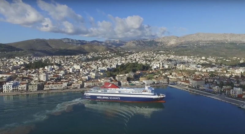 Η εντυπωσιακή μανούβρα του Νήσος Μύκονος στο λιμάνι της Χίου (Video) - Media