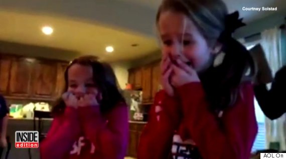 Αυτό θα πει χαρά! Τρία κοριτσάκια πήραν το καλύτερο δώρο για τα Χριστούγεννα και πανηγυρίζουν... (Video) - Media