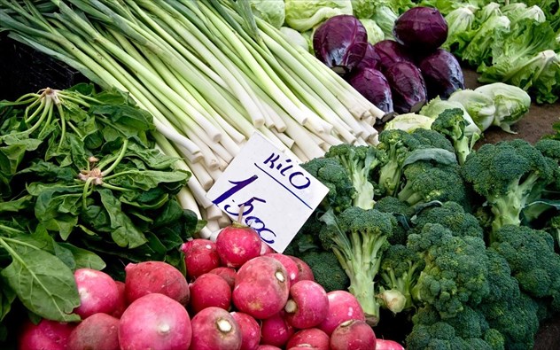 Πρόστιμο 5.000 ευρώ σε γιαγιά που πουλούσε λαχανικά στη λαϊκή! (Photo) - Media