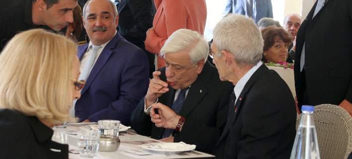 Ο Προκόπης Παυλόπουλος κάνει τον απολογισμό του για το… τσιγάρο και προσπαθεί να το κόψει - Media