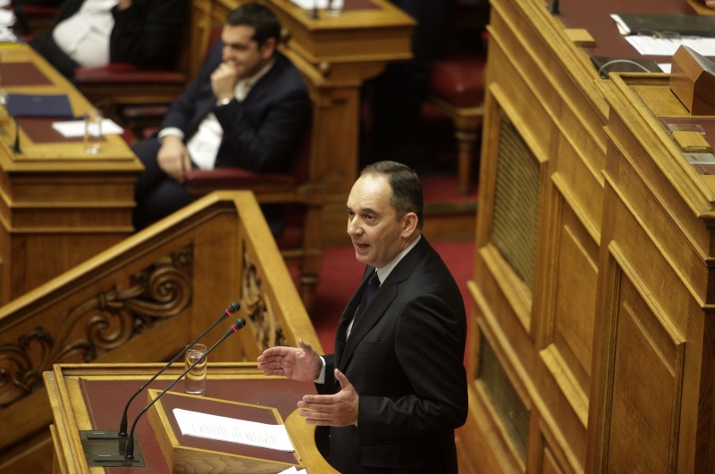 Γιατί ο Γ. Πλακιωτάκης κατά τη διάρκεια της ομιλίας του, κοίταζε συχνά, ψηλά στα θεωρεία;  - Media