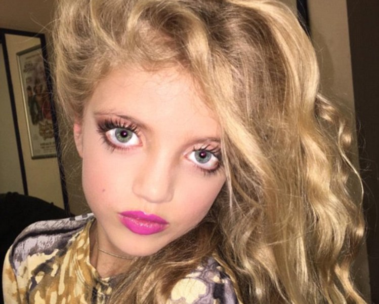 Χαμός στα social media με την 8χρονη κόρη της Κέιτι Πράις που ποζάρει προκλητικά και βάφεται σαν 40άρα (Photos) - Media
