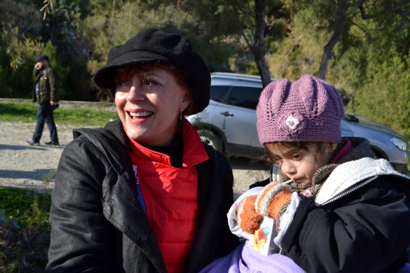 Δίπλα στους πρόσφυγες παραμένει η Σούζαν Σάραντον - Media