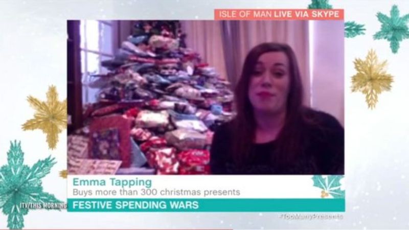 Αγόρασε 300 χριστουγεννιάτικα δώρα για την οικογένειά της! (Photos) - Media