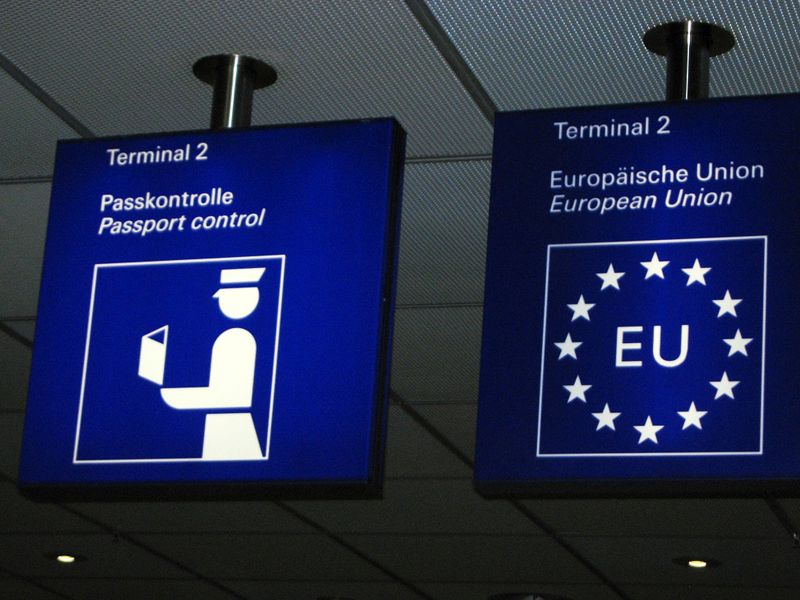 Αυστηρότερους ελέγχους διαβατηρίων ζητάει η Γαλλία - Media
