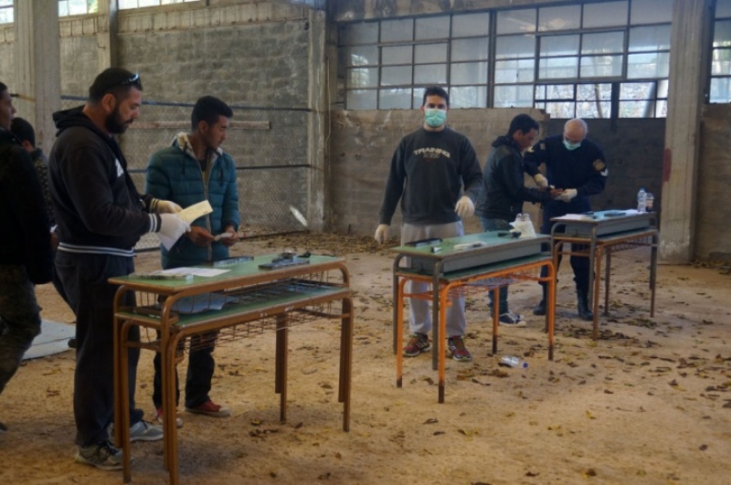 Αξιωματικοί του Frontex εκκένωσαν κτίριο στη Χίο... λόγω αμίαντου - Media