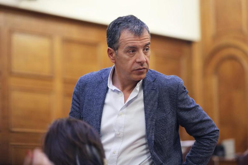 Θεοδωράκης: Η «εξουσία» των ΣΥΡΙΖΑ-ΑΝΕΛ απειλεί τα θεμέλια του Κράτους Δικαίου - Media