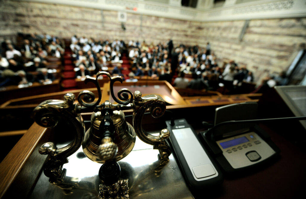 Στο ρυθμό των δανειστών το «παράλληλο πρόγραμμα» - Επικοινωνιακό αλαλούμ για τους λόγους «προσωρινής» απόσυρσής του - Media