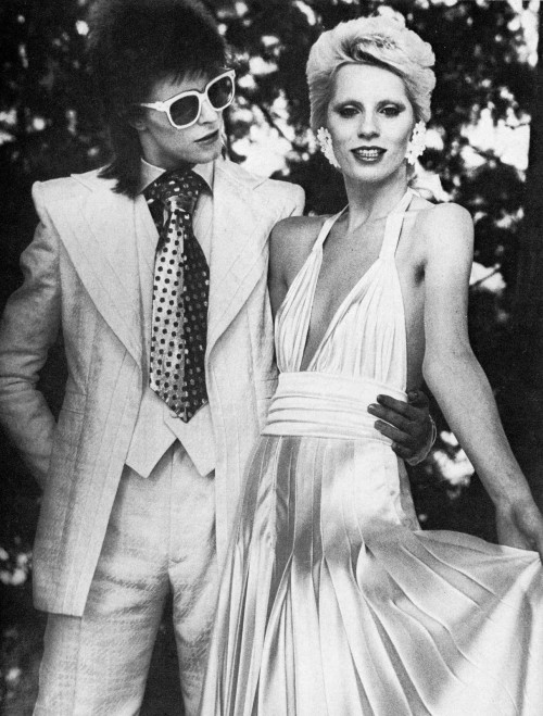 Η Angie, πρώην σύζυγος του Bowie και έρωτας του Mick Jagger δεν θα πάει στην κηδεία για να μείνει στο «Big Brother» - Media
