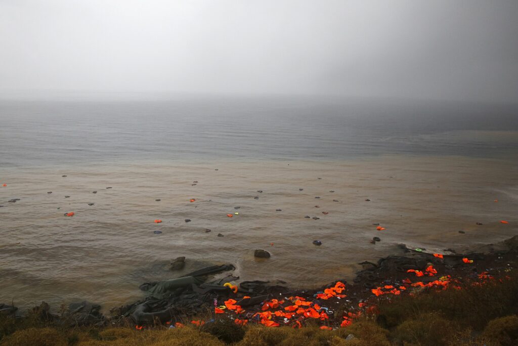 Λέσβος: Ελεύθεροι με περιοριστικούς όρους οι 5 εργαζόμενοι σε ΜΚΟ - Media