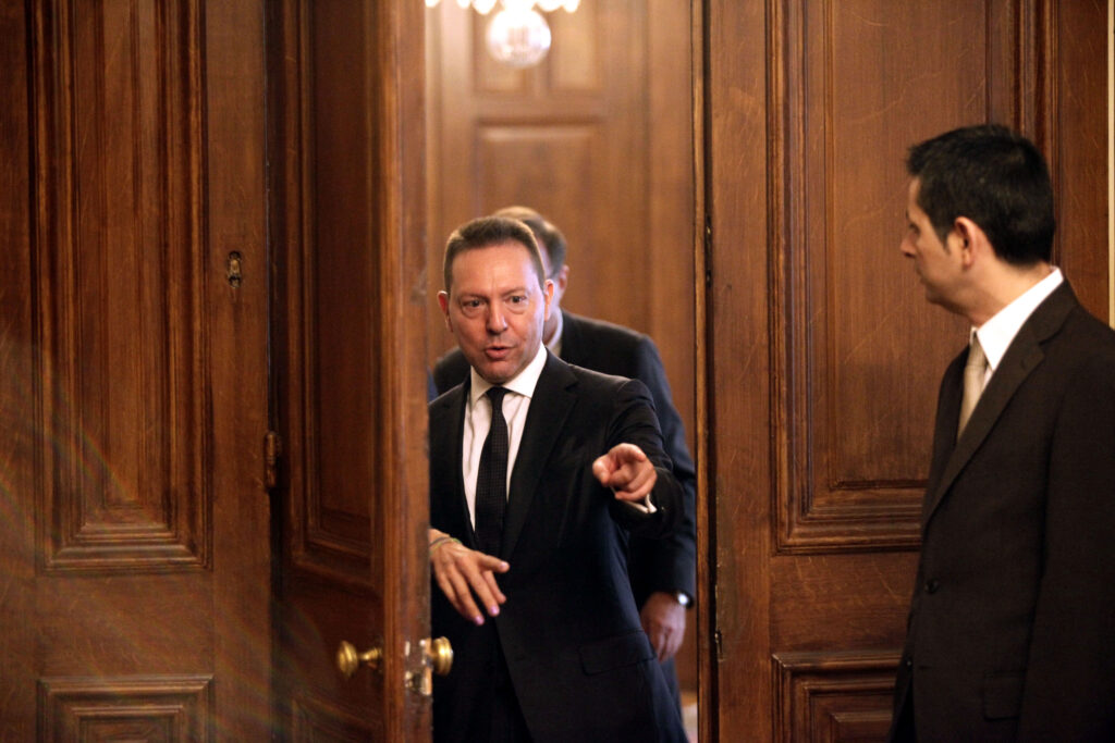 Αισιόδοξος ο Στουρνάρας για το 2016 - Τι λέει στο πρωτοχρονιάτικο μήνυμά του - Media