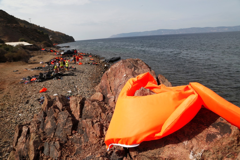 ΠΡΟΣΟΧΗ! Πολύ σκληρές εικόνες - Ακόμη 21 πρόσφυγες νεκροί από ναυάγιο, ανάμεσά τους τρία παιδιά (Photos + Video) - Media