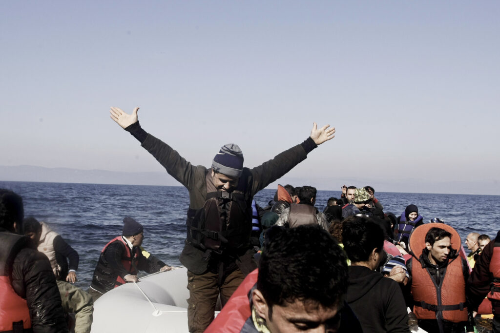Παρά την κακοκαιρία 650 πρόσφυγες έφτασαν και σήμερα στη Λέσβο - Media