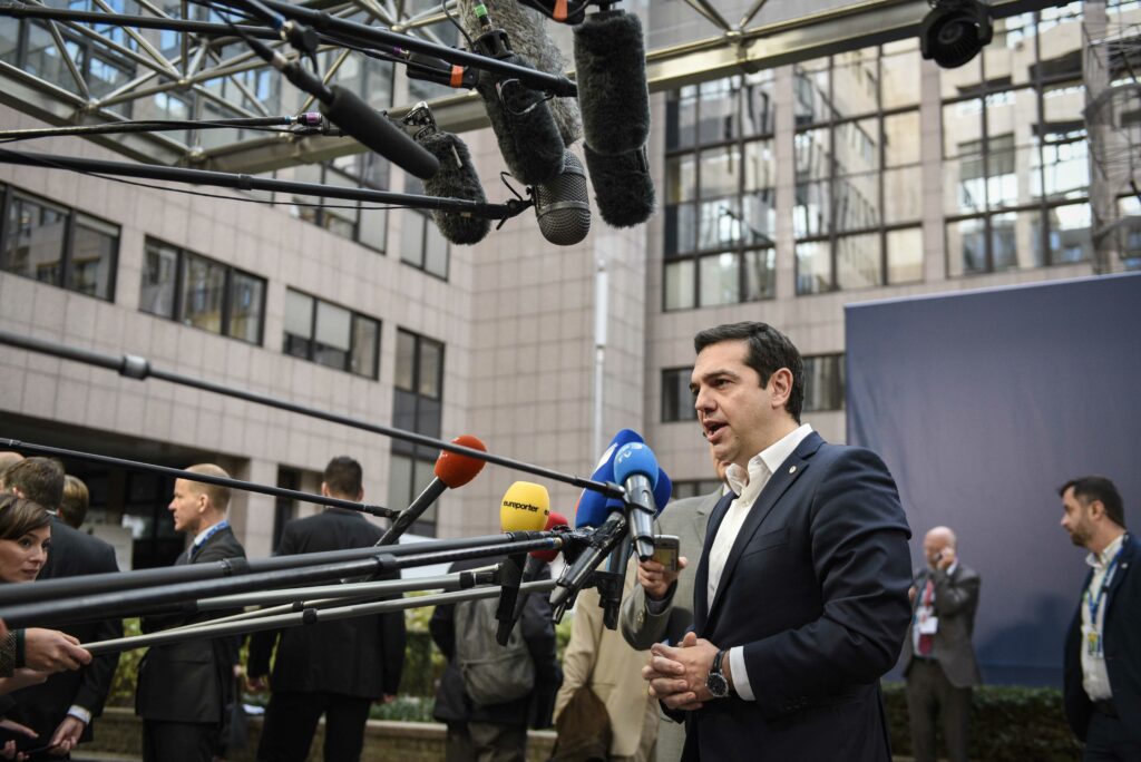 Καυτή ατζέντα Τσίπρα στο Νταβός – Συναντήσεις με Λαγκαρντ για χρέος και με Σόιμπλε για αξιολόγηση - Media