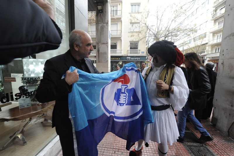 Ο τσολιάς της Ελληνοφρένειας την «έπεσε» στον  Μεϊμαράκη (Photos) - Media