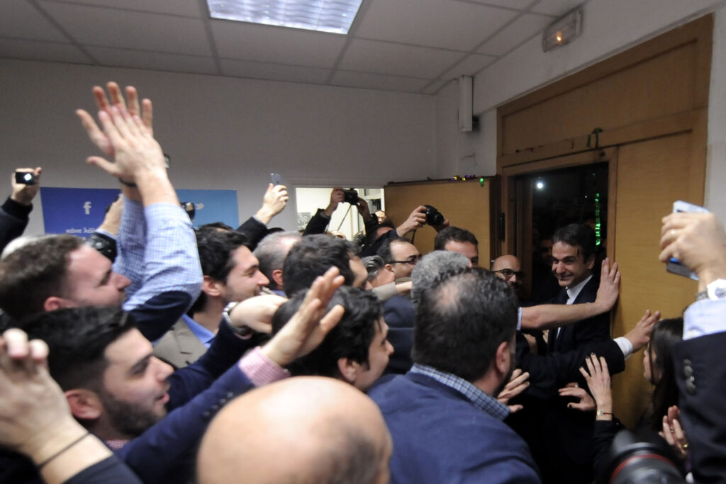 Guardian: Ελπίδες στη ΝΔ ότι μπορεί με τον Μητσοτάκη να αναγεννηθεί το κόμμα και να αμφισβητηθεί ο Τσίπρας - Media
