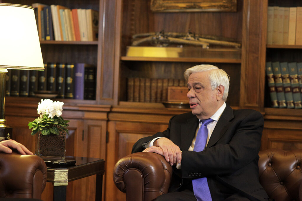 Στο Βερολίνο ο ΠτΔ – Συνάντηση με Μέρκελ για προσφυγικό και μεταρρυθμίσεις - Media