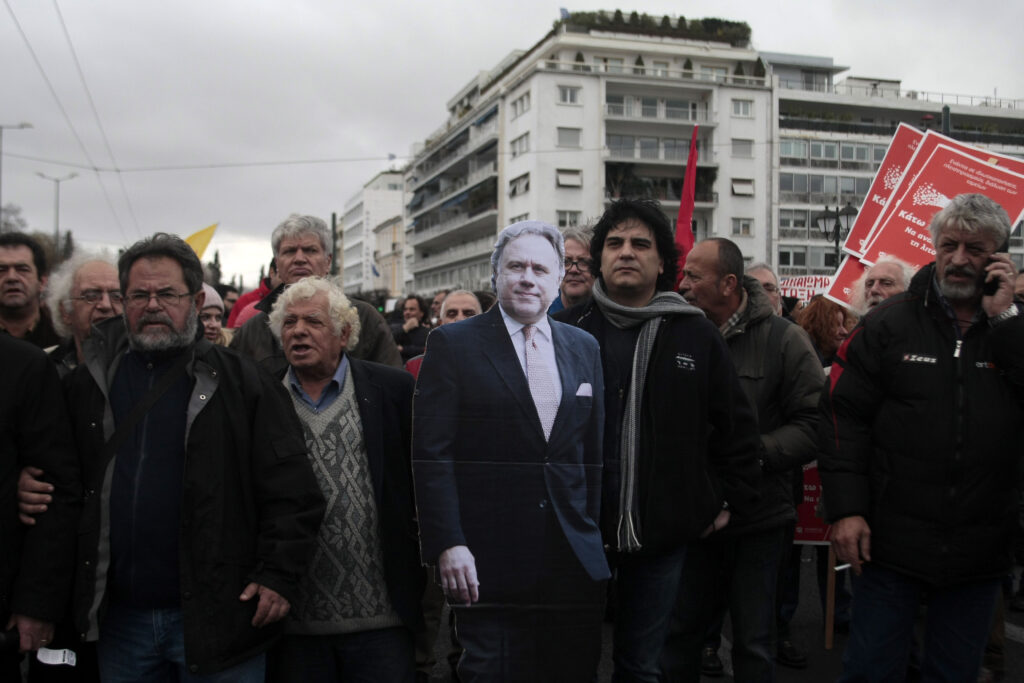 Στους δρόμους βρέθηκαν συνδικάτα και πολίτες για το ασφαλιστικό (Photos) - Media