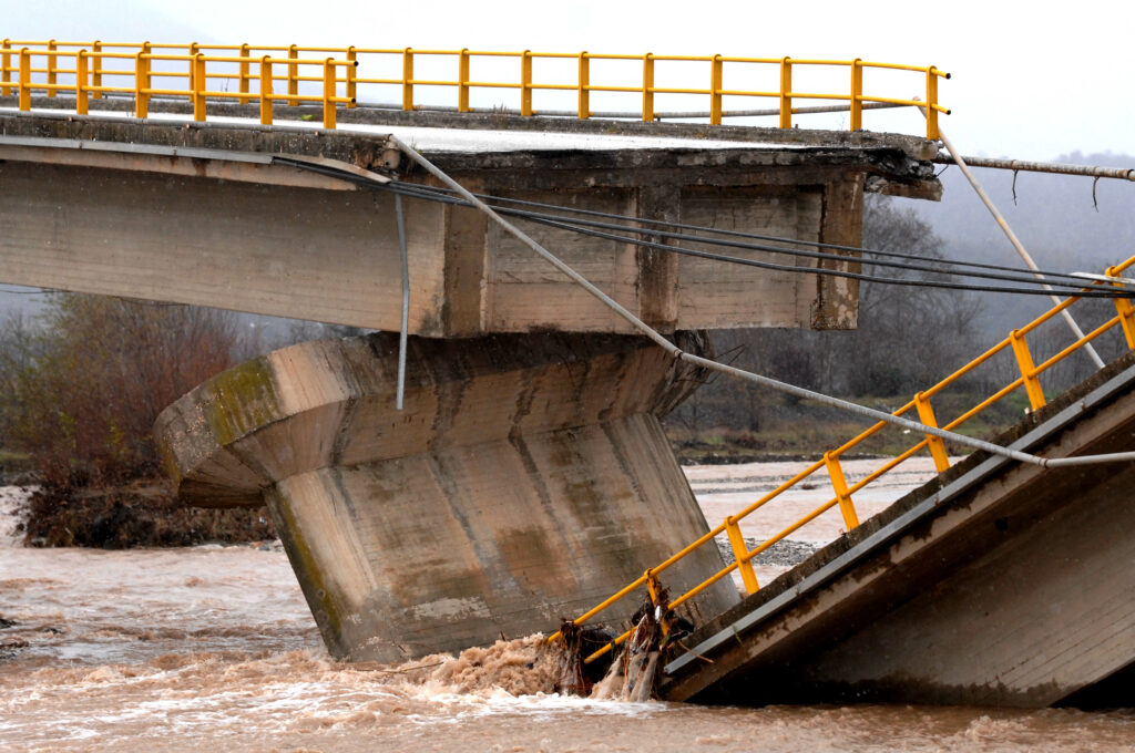 Ισχυρό κύμα κακοκαιρίας με καταιγίδες και χιονοπτώσεις – Σοβαρά προβλήματα και κλειστά σχολεία σε πολλές περιοχές της χώρας – Ένας νεκρός στις Σέρρες - Media