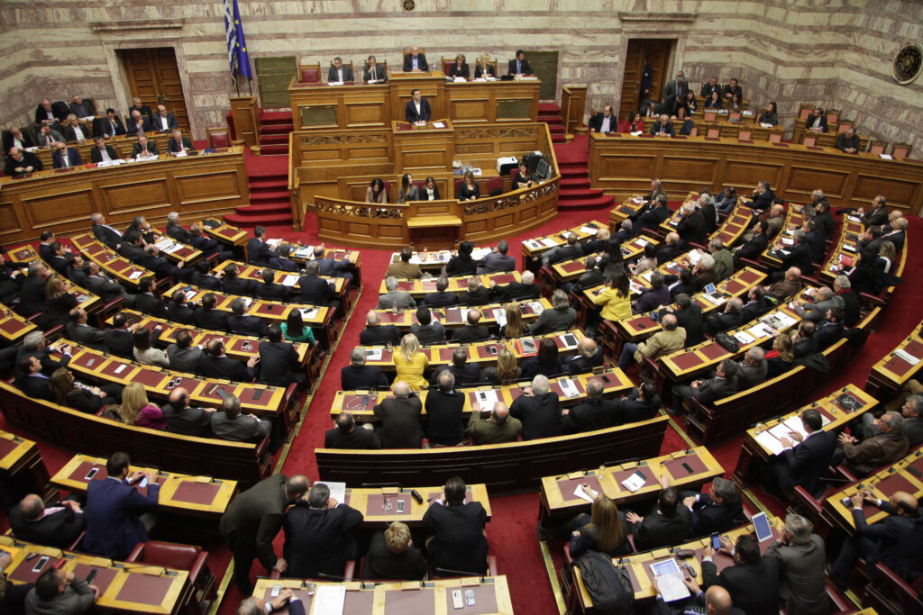 «Μετωπική» στη Βουλή για το ασφαλιστικό – Το «πρώτο αίμα» για Τσίπρα και Μητσοτάκη (LIVE) - Media