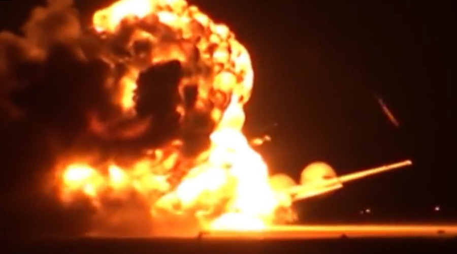 Ρωσικό βομβαρδιστικό Tu-95 τυλίγεται στις φλόγες στον αεροδιάδρομο (Video) - Media